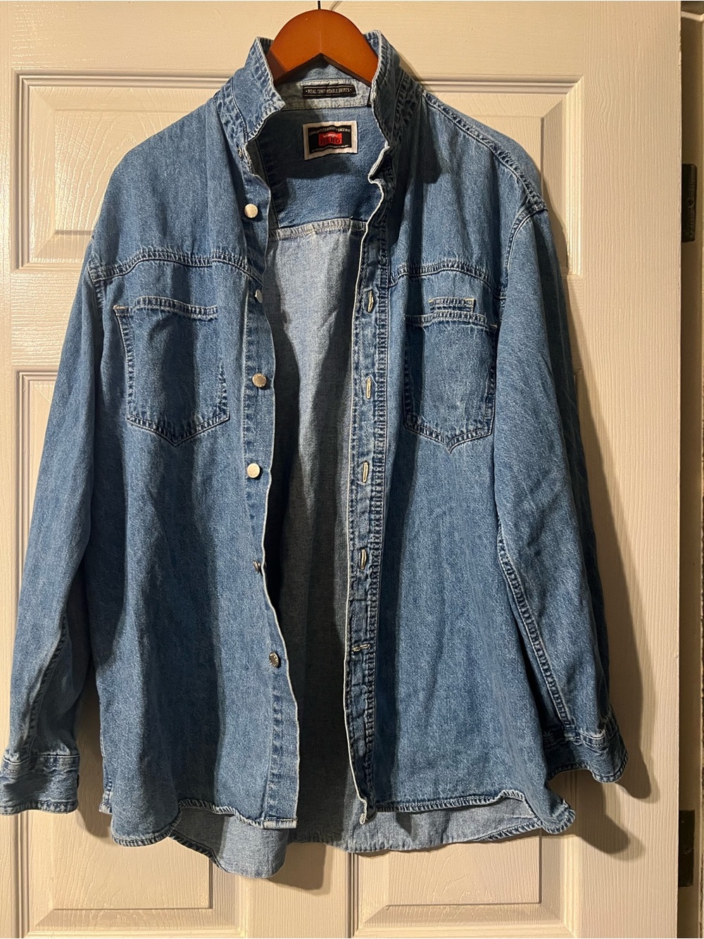 Wrangler Men’s Light Blue Denim Button-Down Shirt vintage